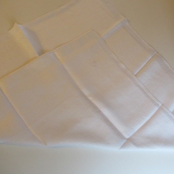 Monogrammed "C" cloth napkins - Picture 6 of 8